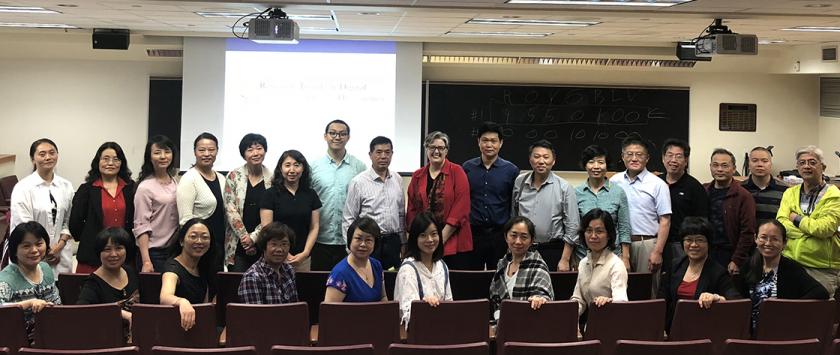 Chinese librarians visit campus