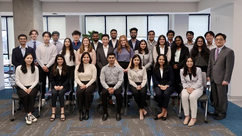 BIG student consultants and Yoo-Seong Song