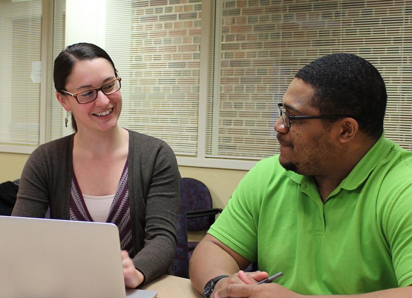Rebecca Hodson advising a student