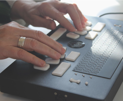 NewHaptics braille device